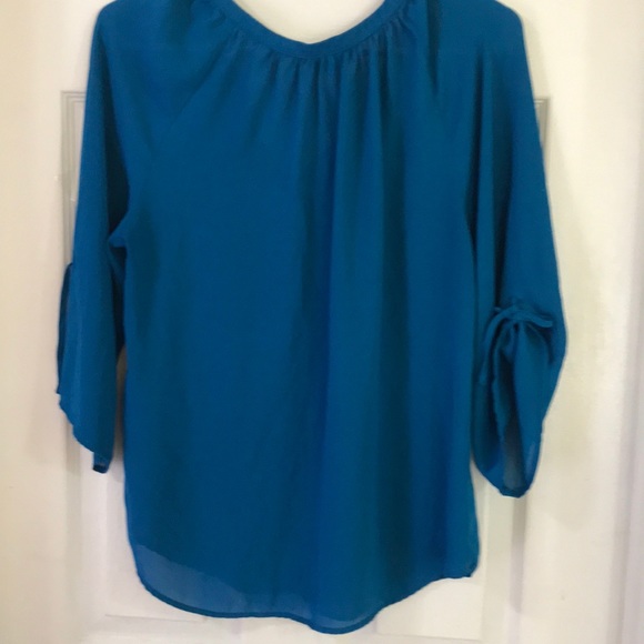 Beautiful top - Picture 2 of 3